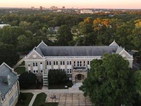 Aerial view of LTSS campus with City of 哥伦比亚 skyline